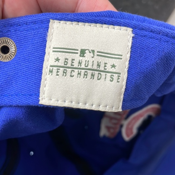 Cubs hat - Picture 4 of 4